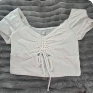 white hollister t shirt crop top size xs